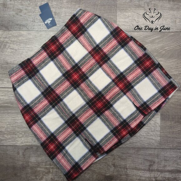 Hollister Dresses & Skirts - Hollister Plaid Mini Skirt Size S.